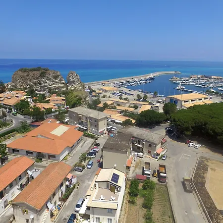 Konukevi Residenza Porta Romana Tropea