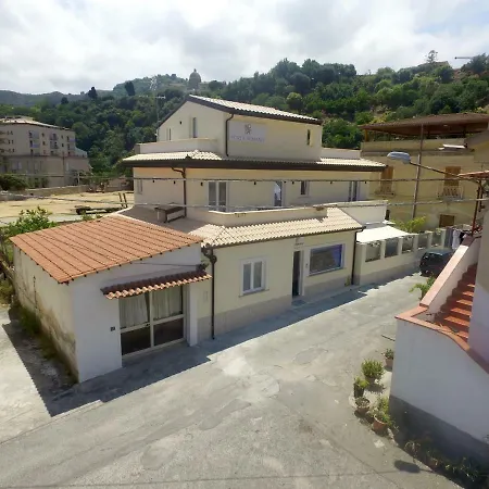 Konukevi Residenza Porta Romana Tropea