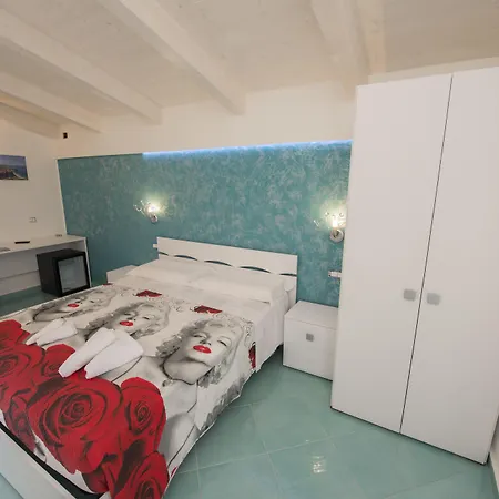 Residenza Porta Romana 4* Тропея