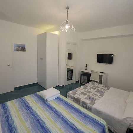 Residenza Porta Romana 게스트하우스 4*